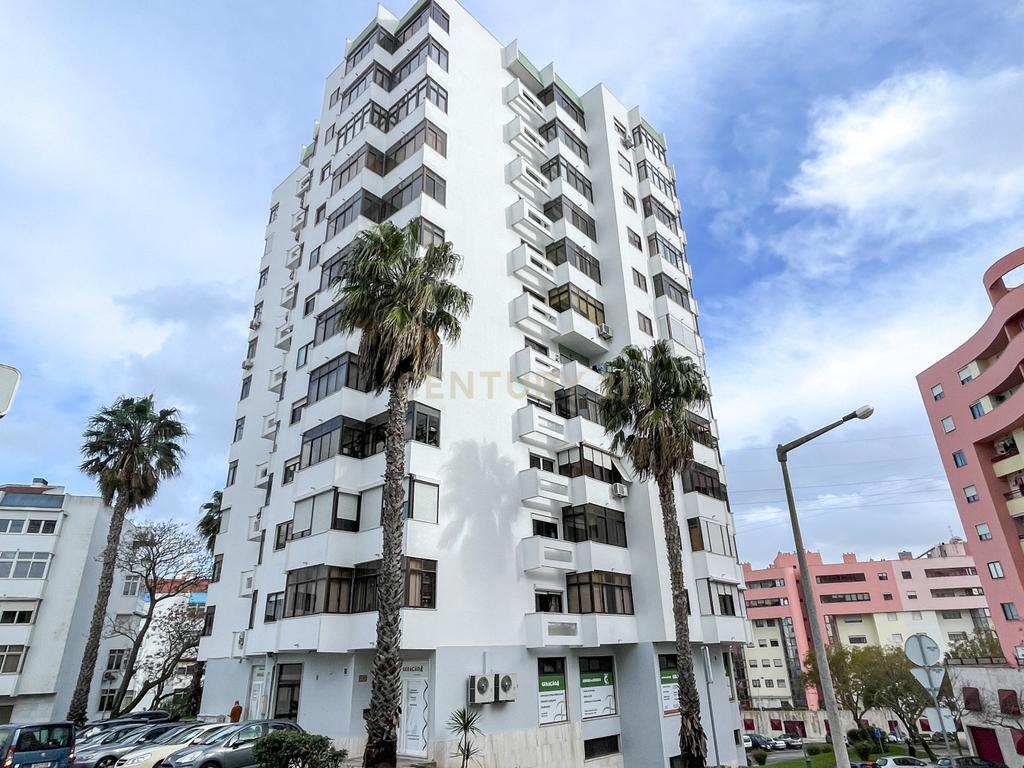 Apartamento T3 - Casal do Chapim - Odivelas - Garagem - Arrecadação - Image 1